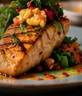 Pescado servido con vegetales en un plato · Imagen ilustrativa generada con IA